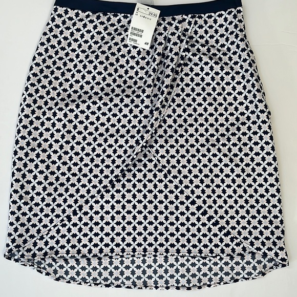 H&M Petal Skirt, size 6 NWT - Picture 1 of 7